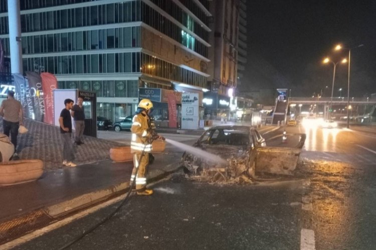 E-5'te otomobil alev alev yandı