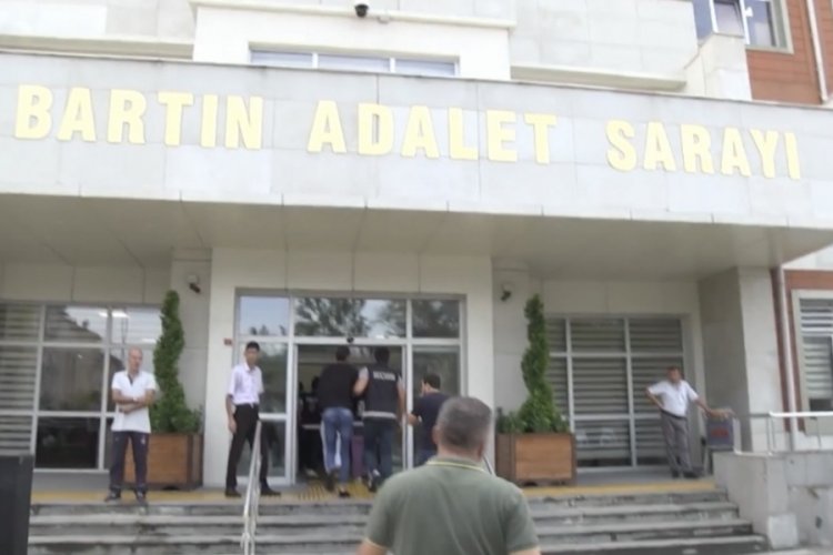 Bartın'da cinsel i&ccedil;erikli g&ouml;r&uuml;nt&uuml;lerle şantaja 6 g&ouml;zaltı