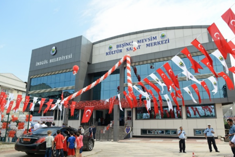 Bursa'da Vizyon Kul&uuml;b&uuml; Kariyer At&ouml;lyeleri İneg&ouml;ll&uuml; gen&ccedil;ler i&ccedil;in d&uuml;zenleniyor
