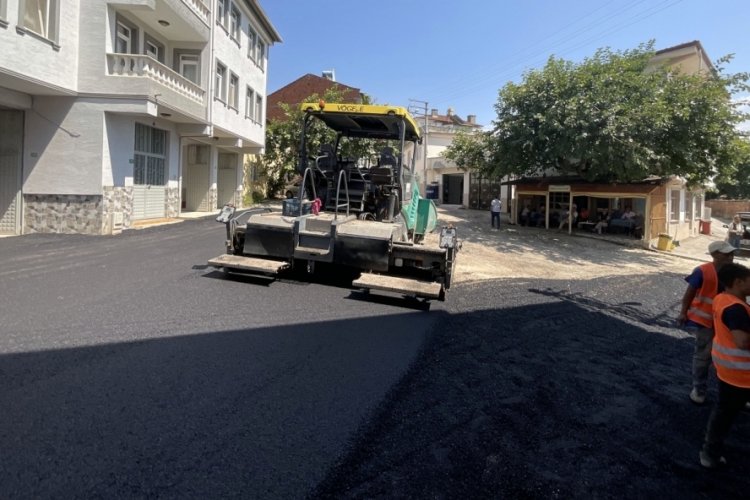 Bursa'nın Osmangazi il&ccedil;esinde asfalt &ccedil;alışmaları devam ediyor