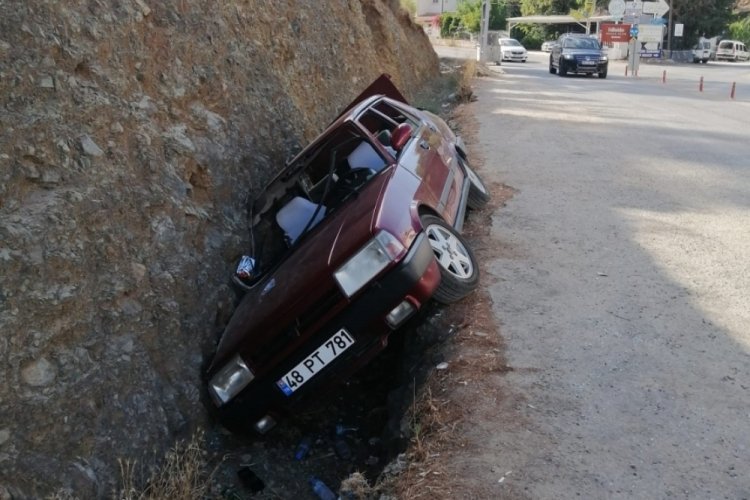 Muğla'da drift atan s&uuml;r&uuml;c&uuml; kaza yaptı