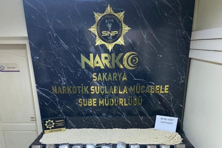 Sakarya'da tır ak&uuml;lerinin i&ccedil;ine gizlenmiş esrar ve uyuşturucu ele ge&ccedil;irildi