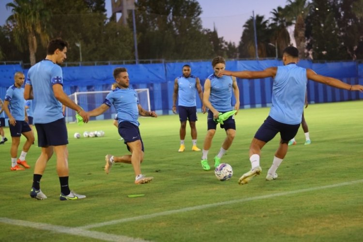 Adana Demirspor, &Uuml;mraniyespor'u ağırlayacak