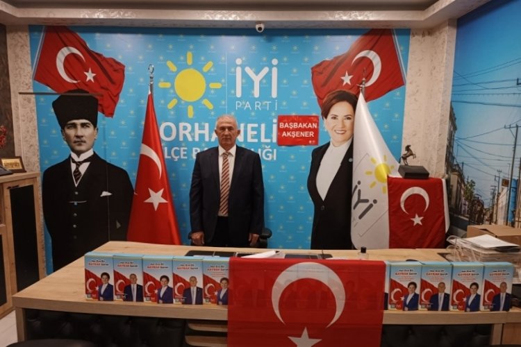 İYİ Parti Orhaneli'den 'Her eve bir bayrak'