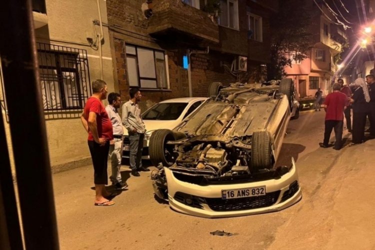 Bursa'da bir otomobil, 3 otomobile &ccedil;arparak takla attı
