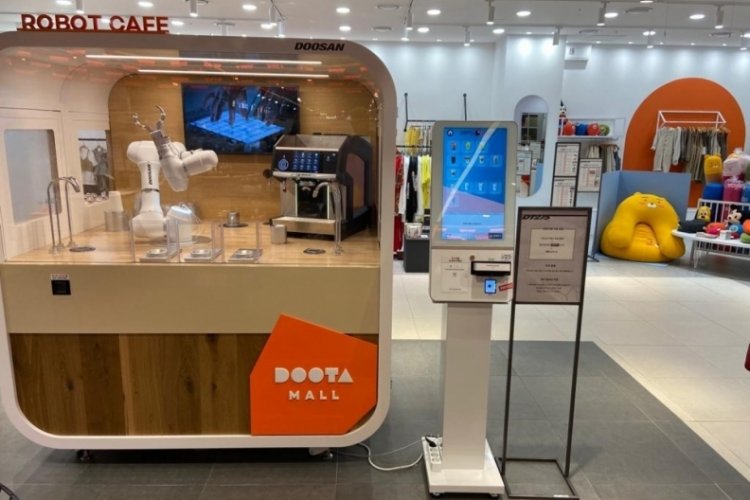 G&uuml;ney Kore'de robot garsonlar, insanları işsiz bırakıyor
