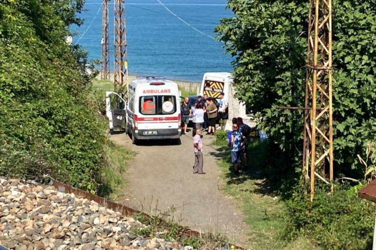 Zonguldak'ta 13 yaşındaki Yavuz, denize ka&ccedil;an topunu alırken vefat etti