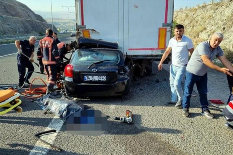 Ankara'da tıra arkadan &ccedil;arptılar: 4 &ouml;l&uuml;
