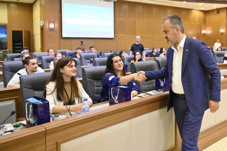 Bursa B&uuml;y&uuml;kşehir Belediye Başkanı Aktaş, stajyer &ouml;ğrenciler ile bir araya geldi