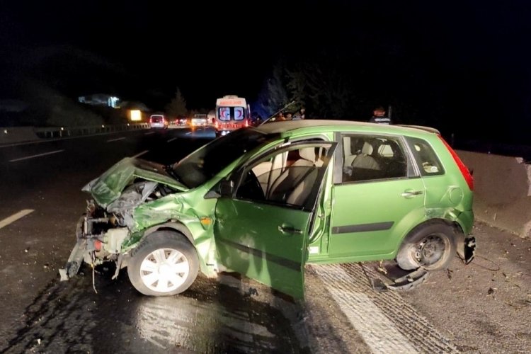 Osmaniye'de s&uuml;r&uuml;c&uuml; otoyolda beton bariyerlere &ccedil;arptı