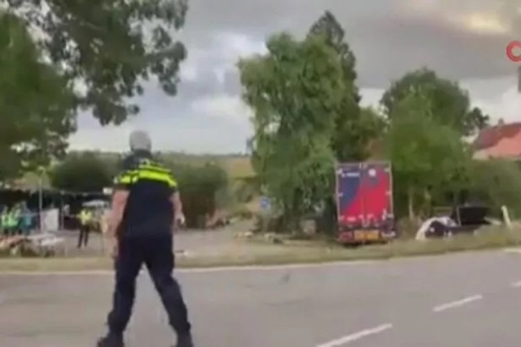 Hollanda'da kamyon sokak partisine daldı! 4 kişi yaşamını yitirdi