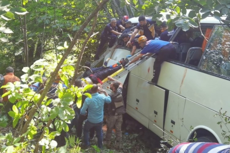 Bursa'da otob&uuml;s şarampole u&ccedil;tu: 5 &ouml;l&uuml; 38 yaralı