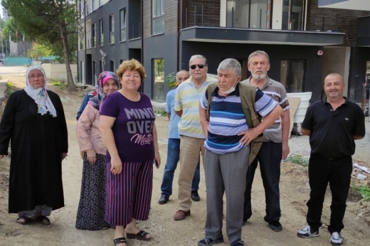 Bursa'da yeni taşındıkları evlerinde elektriksiz kaldılar
