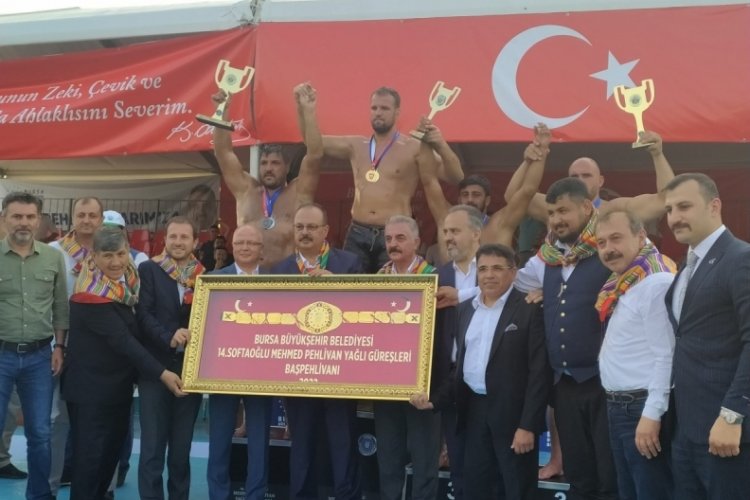 14. Softaoğlu Mehmed Pehlivan Yağlı G&uuml;reşleri Başpehlivanı H&uuml;seyin G&uuml;m&uuml;şalan oldu