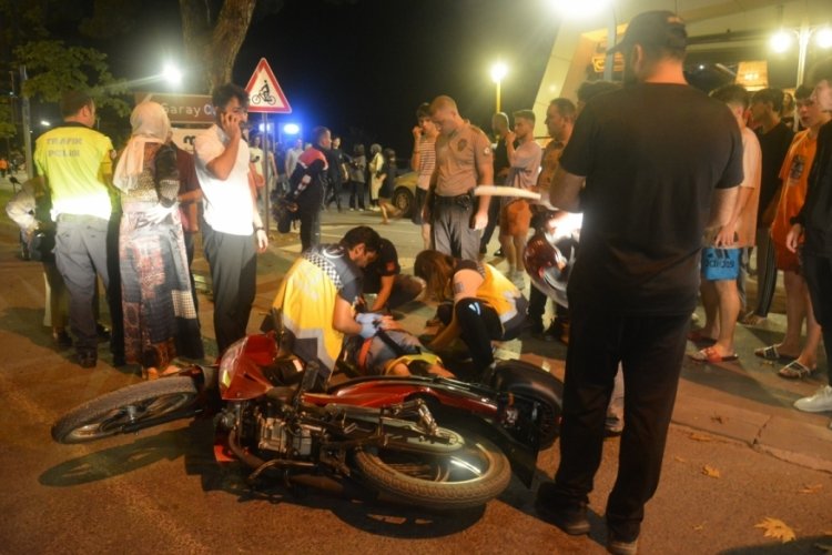 Motosiklet ile otomobil kafa kafaya &ccedil;arpıştı: 1 yaralı