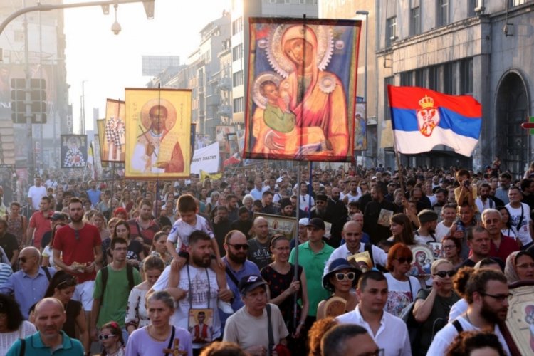 Sırbistan'da uluslararası LGBT y&uuml;r&uuml;y&uuml;ş&uuml; protesto edildi