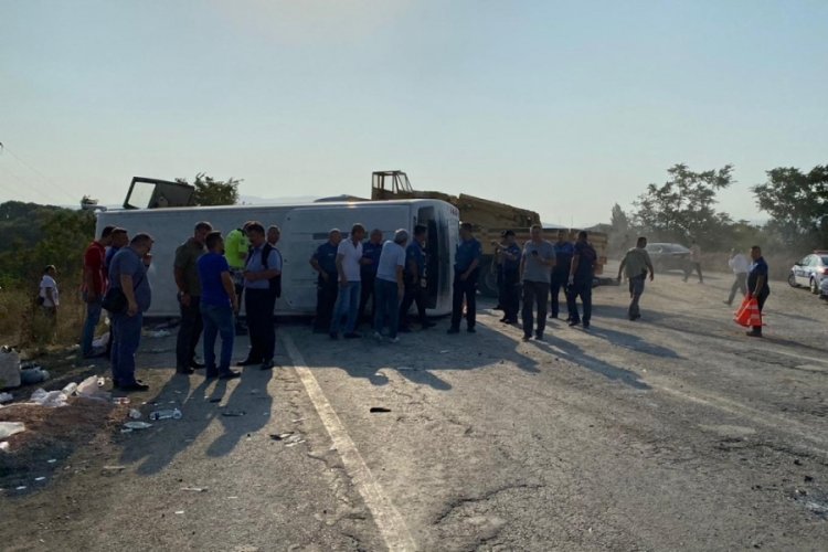 Balıkesir'de midib&uuml;s kazası: 17 yaralı