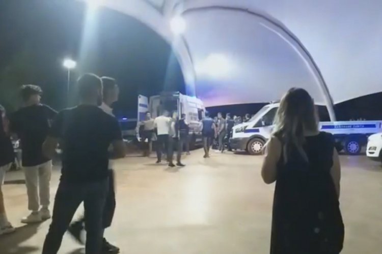 İstanbul'da konser sırasında kavga: Bı&ccedil;aklı saldırgan 6 kişiyi yaraladı