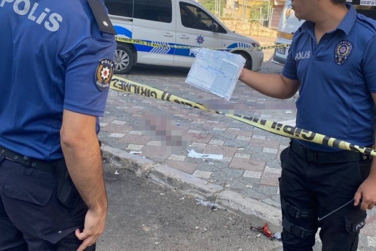 Kocaeli'de bı&ccedil;aklı kavga: 2'si ağır 3 yaralı