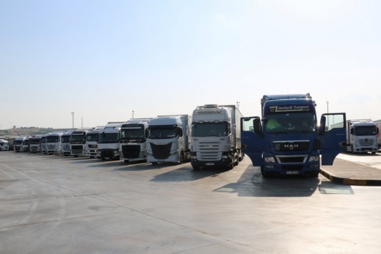 Bulgaristan'da kriz: Tırlar g&uuml;nlerdir sınırda bekliyor