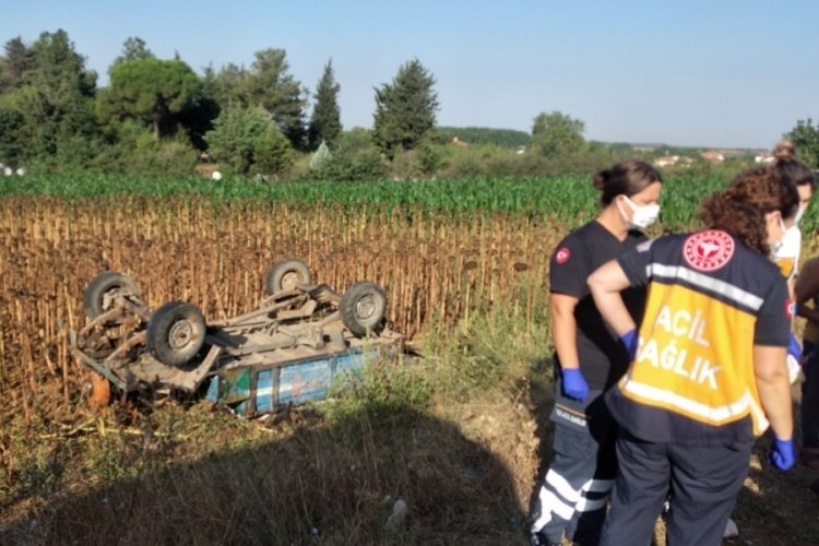 Edirne'de tarım aracı şarampole devrildi: 4 yaralı