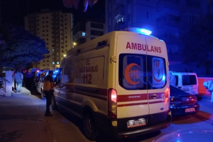 Kayseri'de 3 yaşındaki &ccedil;ocuğun elindeki tabanca ateş aldı