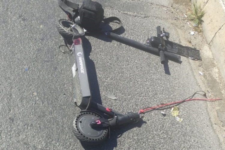 Antalya'da otomobilin &ccedil;arptığı e-scooter s&uuml;r&uuml;c&uuml;s&uuml; yaşamını yitirdi