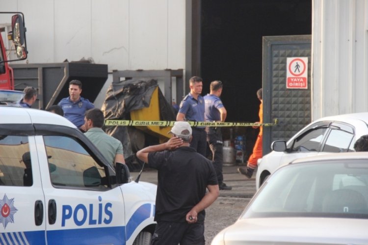 Kocaeli'nde tel sarma makinesine sıkışan gen&ccedil;, feci şekilde can verdi