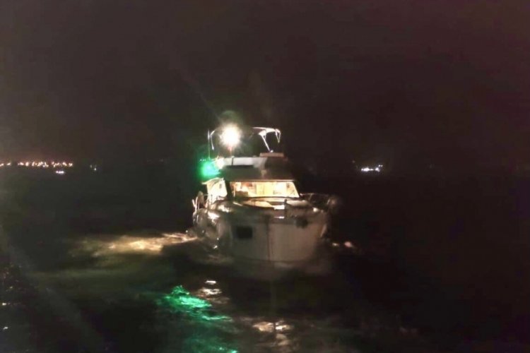 &Ccedil;anakkale Boğazı'nda tekne kurtarma operasyonu