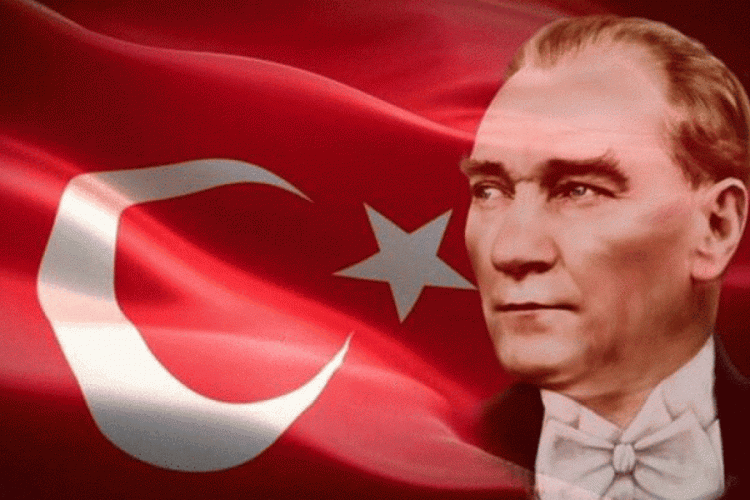 &Uuml;nl&uuml; isimlerin 30 Ağustos Zafer Bayramı mesajları