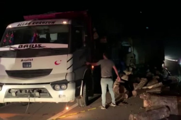 Bolu'da kamyon ve tır &ccedil;apıştı: 1 &ouml;l&uuml;, 1 yaralı