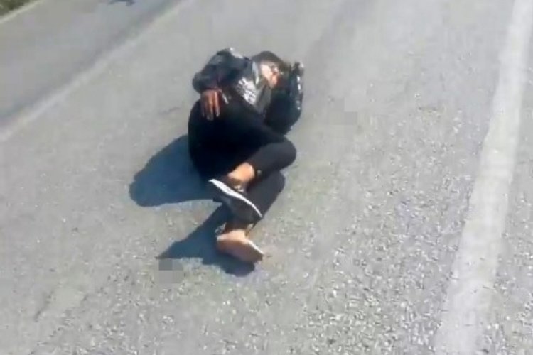 Bursa'da otomobil ile motosiklet kafa kafaya &ccedil;arpıştı