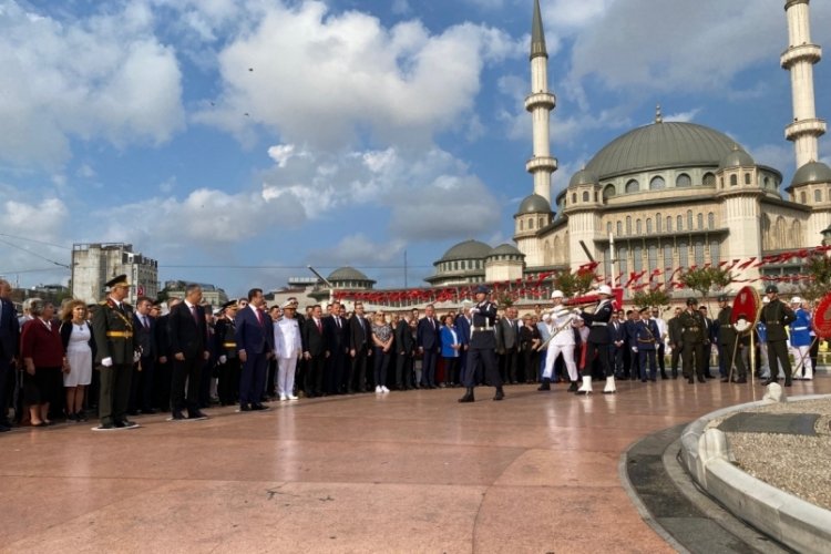 Taksim Meydanı'nda 30 Ağustos Zafer Bayramı t&ouml;reni