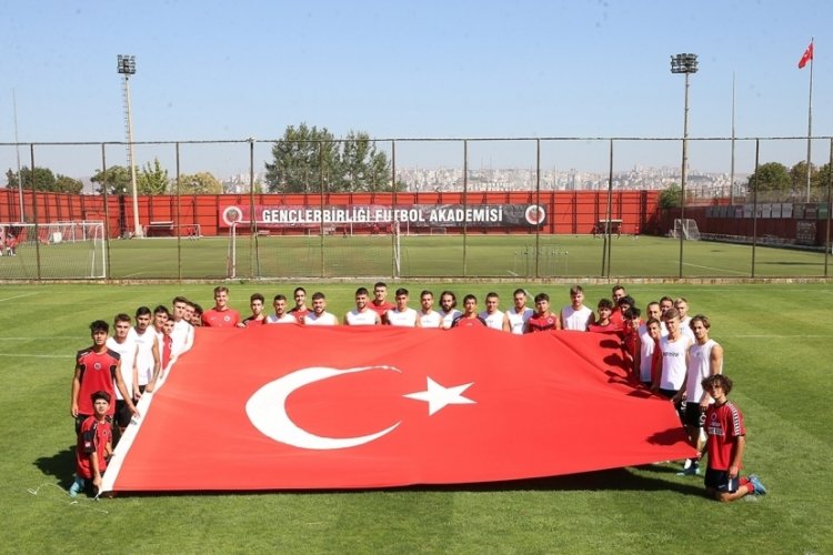Gen&ccedil;lerbirliği'nden 30 Ağustos kutlaması