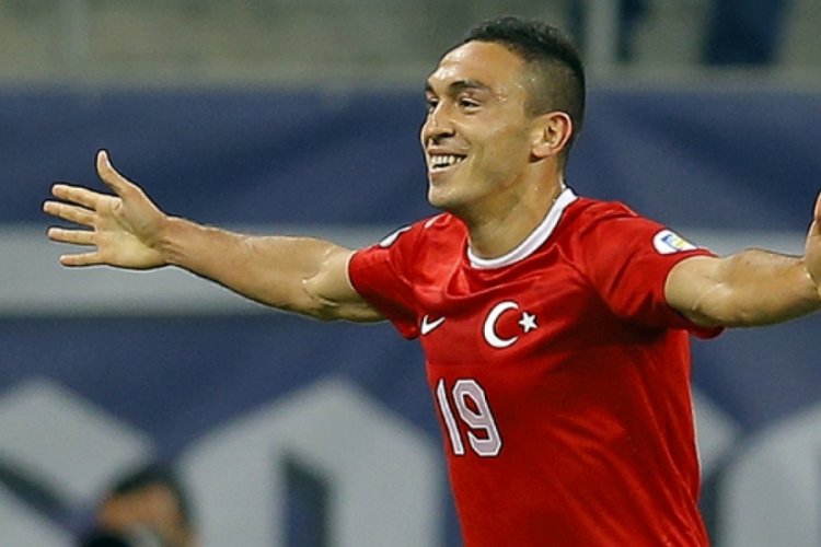 Mevl&uuml;t Erdin&ccedil; futbola veda etti