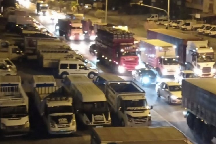 T&uuml;neldeki fan yola d&uuml;şt&uuml;, ulaşım durdu