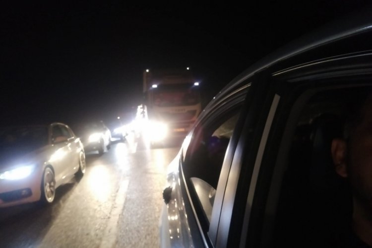 Bursa Karacabey yolunda kilometrelerce ara&ccedil; trafiği