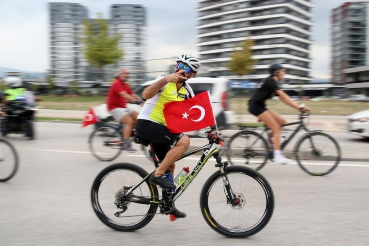 Bursa'da "Zafer'den Barış'a" pedalladılar