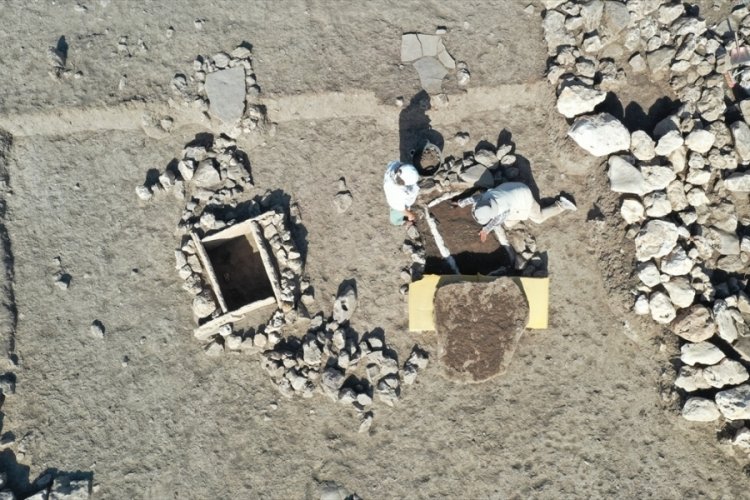 &Ccedil;ay&ouml;n&uuml; H&ouml;y&uuml;ğ&uuml;'nde sandık tipi 3 yeni mezar bulundu