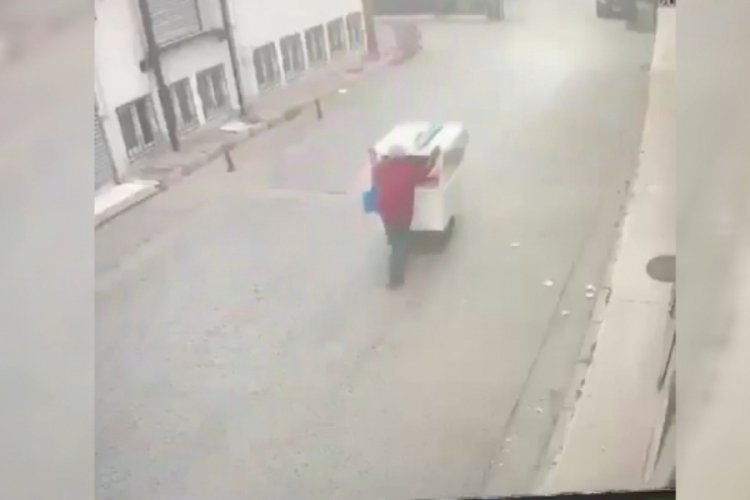 Bursa'da bir kişi ekmek teknesinin altında kaldı