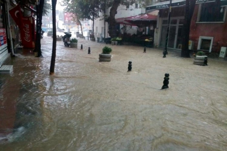 Tekirdağ'da dolu yağışı hayatı fel&ccedil; etti