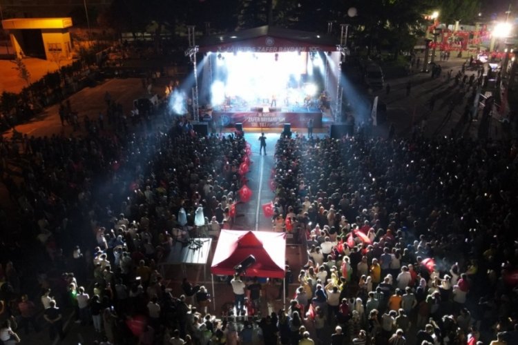 Bursa Yıldırım'da Zafer coşkusu