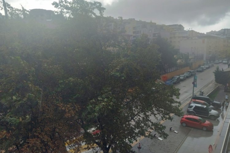 Sağanak yağış Bursa'yı etkisi altına aldı