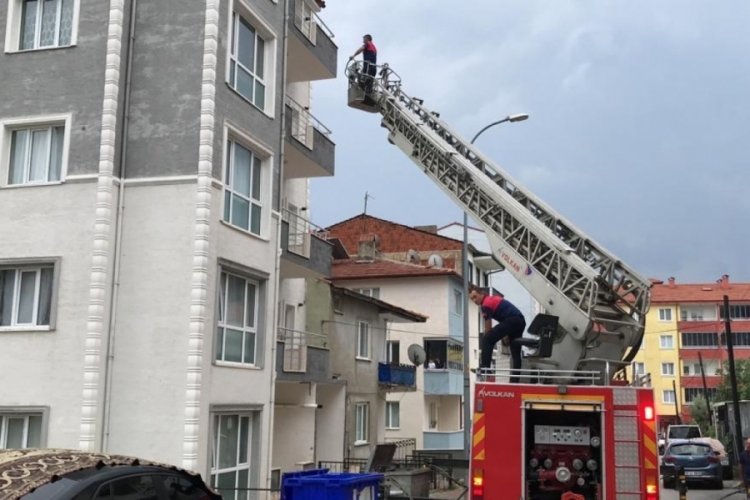 Bilecik'te kapı kilitlendi, 5 aylık bebek evde mahsur kaldı