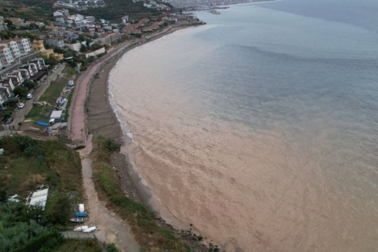 Bursa Mudanya'da denizin rengi de değişti