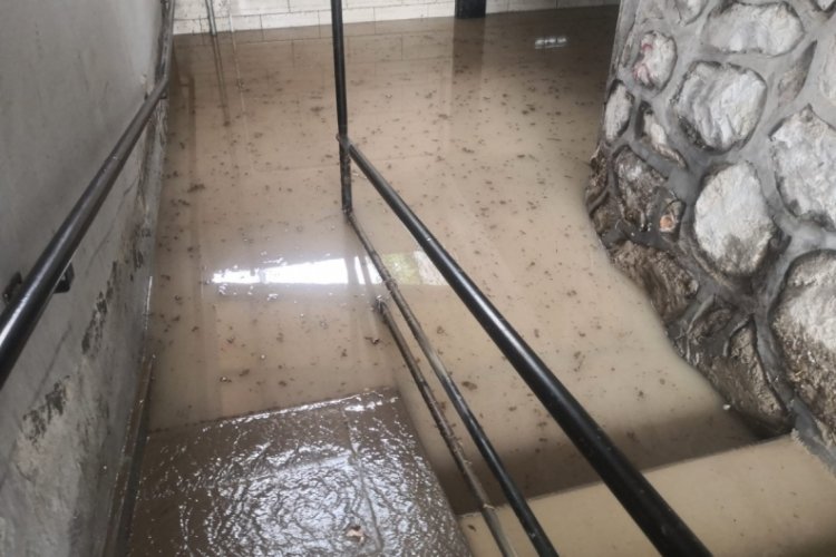 Bursa Mudanya'da alt ge&ccedil;itler de su doldu