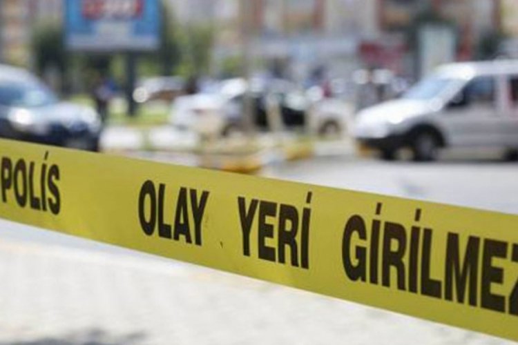 Cani kardeş abisini &ouml;ld&uuml;r&uuml;p arkadaşına haber verdi