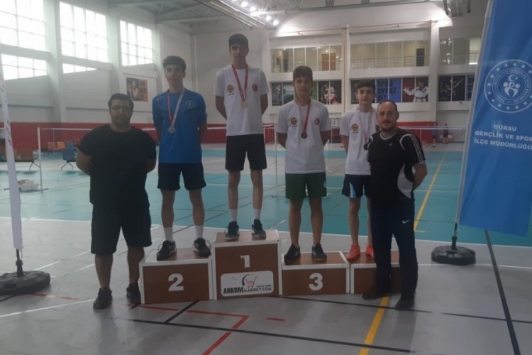 Bursa B&uuml;y&uuml;kşehir Belediyesporlu badmintonculardan 13 madalya