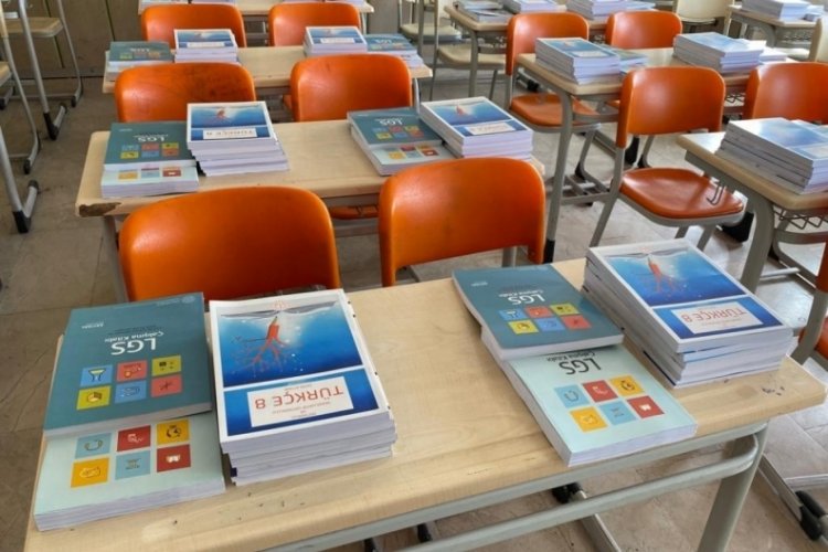 &Uuml;cretsiz ders kitabı ve yardımcı kaynaklar sıralarında &ouml;ğrencileri bekliyor