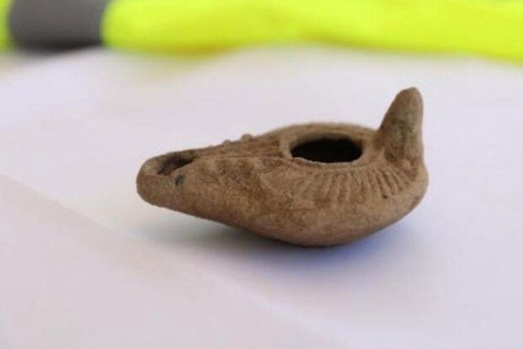 Diyarbakır'da tarihi surlarda 1500 yıllık kandil bulundu